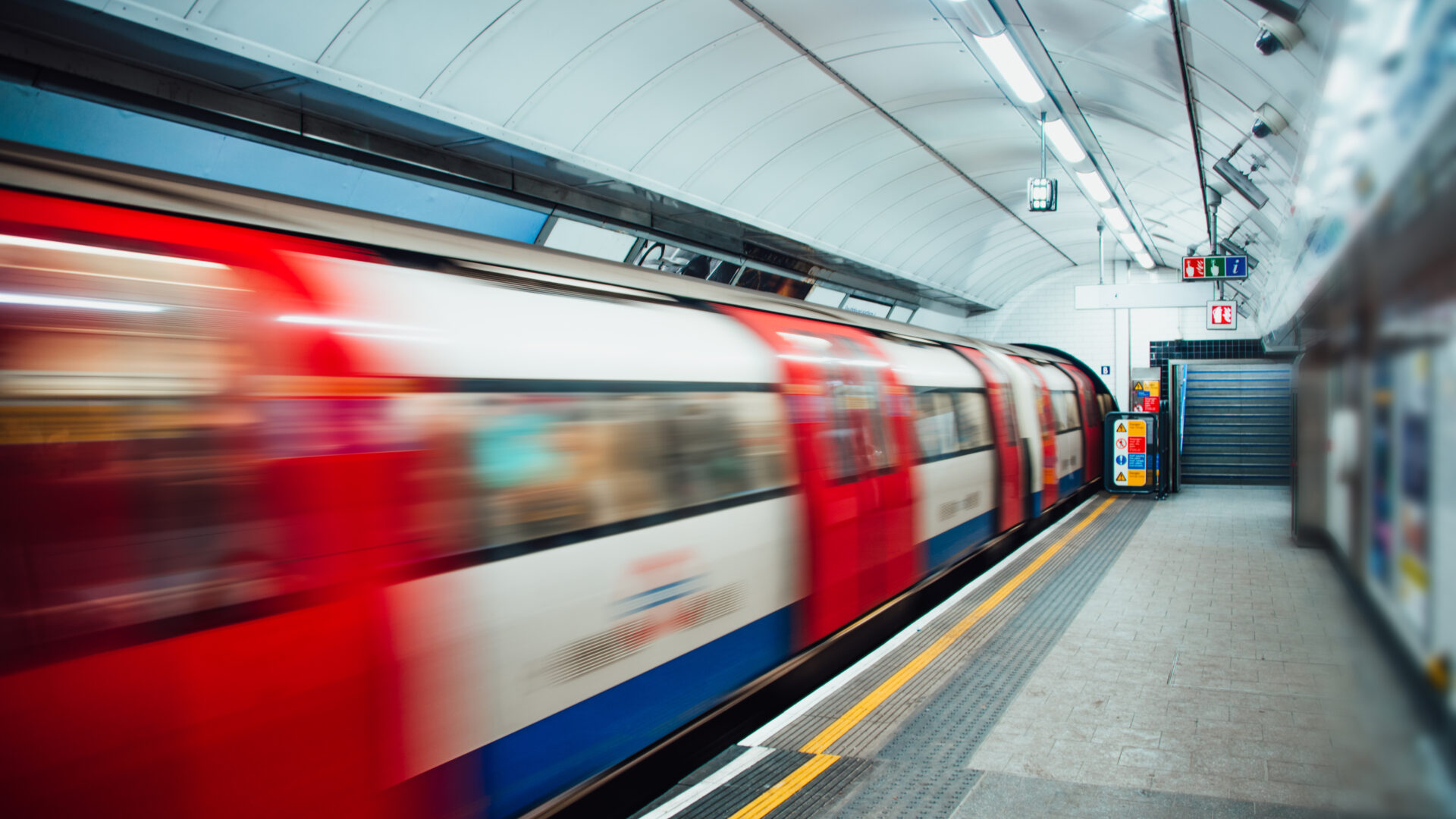 Tube, rail and bus transport links in Walthamstow, Waltham Forest